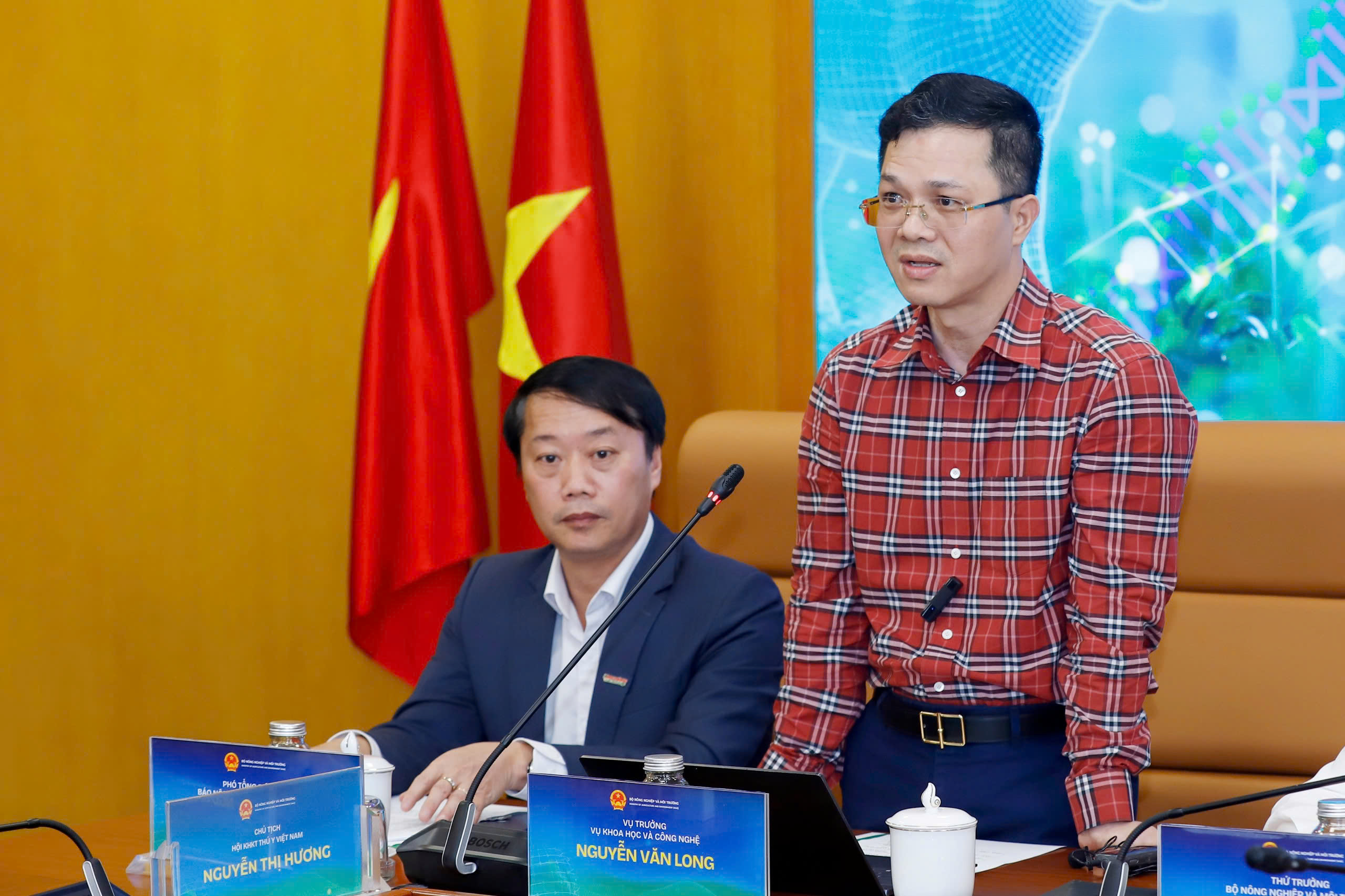 Ông Nguyễn Văn Long: 