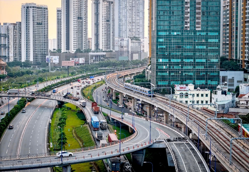 PM orders stronger price management over construction materials, accelerating key transport projects