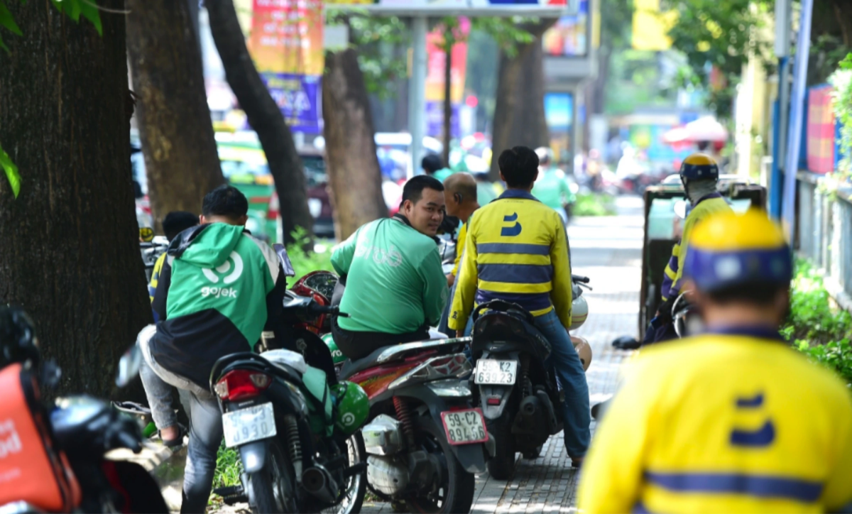 Nhiều&nbsp;doanh nghiệp&nbsp;cung ứng dịch vụ đã nỗ lực kìm giá hoặc gia tăng khuyến mãi tới người tiêu dùng trong nước.