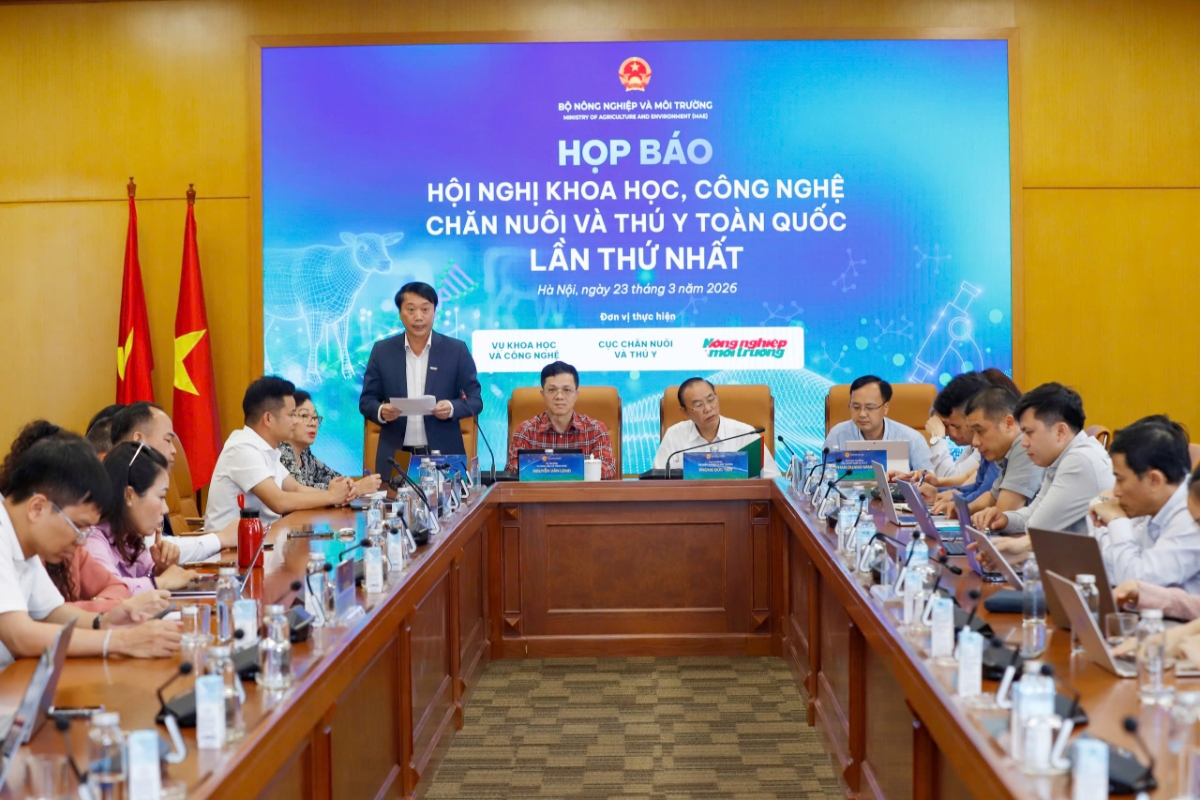 Quang cảnh họp báo.