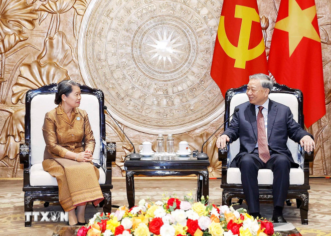Tổng Bí thư Tô Lâm tiếp bà Men Sam An, Phó Chủ tịch Đảng Nhân dân Campuchia, Chủ tịch Hội đồng Quốc gia Mặt trận Đoàn kết Phát triển Tổ quốc Campuchia. Ảnh: TTXVN