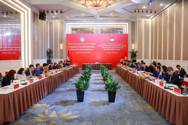 Quang cảnh buổi hội đàm. Ảnh: Mặt trận.