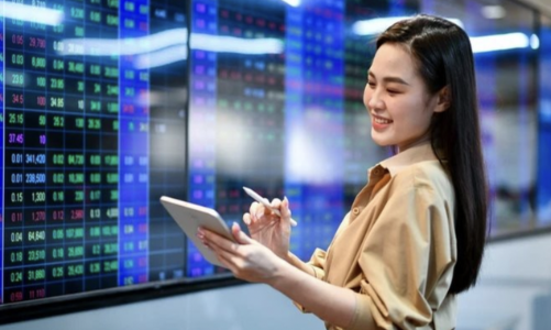 Tự doanh và tổ chức mạnh tay gom phiên VN-Index thủng đáy 1.600 điểm 