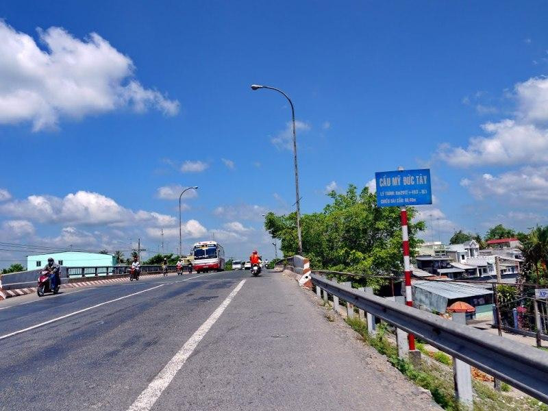 Một số đoạn tuyến trên Quốc lộ 1, đoạn từ Quảng Trị đến Vĩnh Long xảy ra tình trạng ùn tắc giao thông, hạ tầng xuống cấp.