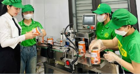 A spectacular transition in gender roles