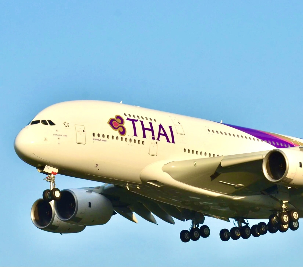 Ngày 12/3, hãng hàng không Thai Airways cho biết&nbsp;giá vé máy bay của hãng sẽ tăng ngay lập tức từ 10% đến 15%.
