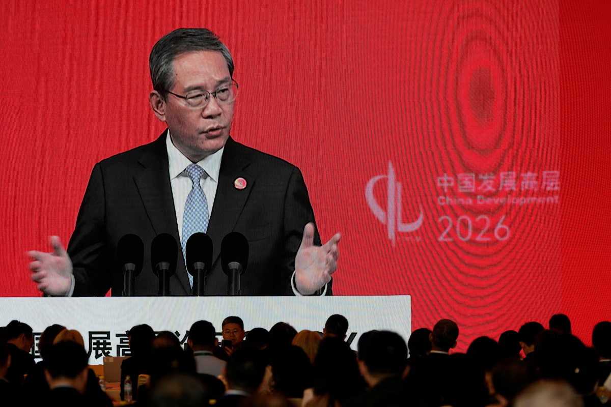 Thủ tướng Trung Quốc Lý Cường phát biểu tại Diễn đàn Phát triển Trung Quốc (CDF) ở Bắc Kinh ngày 22/3/2026 - Ảnh: Reuters.