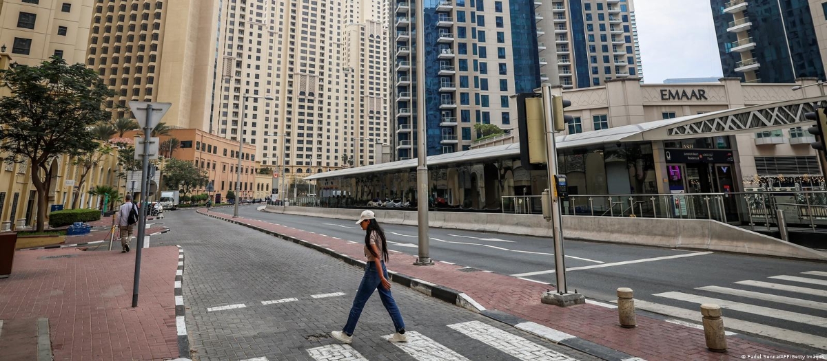 Những con phố vốn nhộn nhịp của khu dân cư và khách sạn Jumeirah Beach Residence, nằm ngay trên Vịnh Ba Tư, hiện rất vắng vẻ.