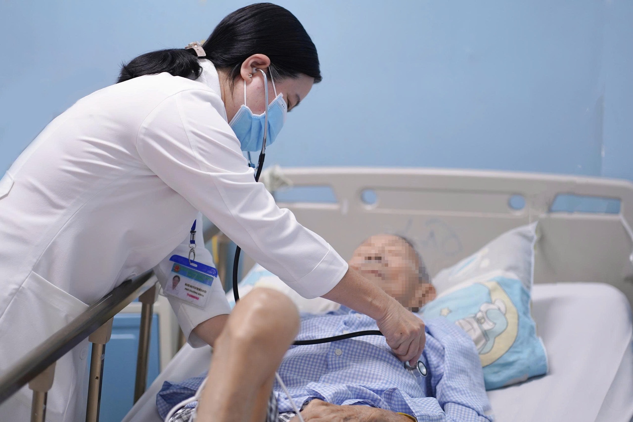 Bệnh viện Nhân dân Gia Định triển khai nhiều chương trình chăm sóc người cao tuổi theo hướng toàn diện.