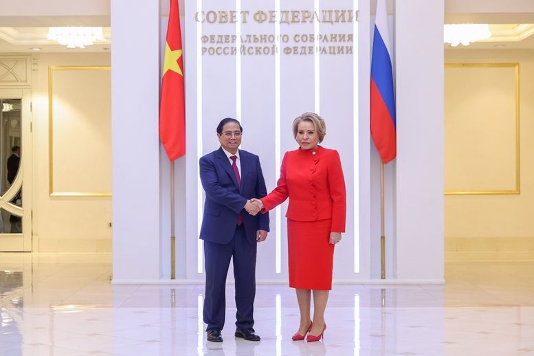 Chủ tịch Valentina Matviyenko nhiệt liệt chào mừng Thủ tướng Chính phủ Phạm Minh Chính và Đoàn đại biểu cấp cao Chính phủ Việt Nam - Ảnh: VGP