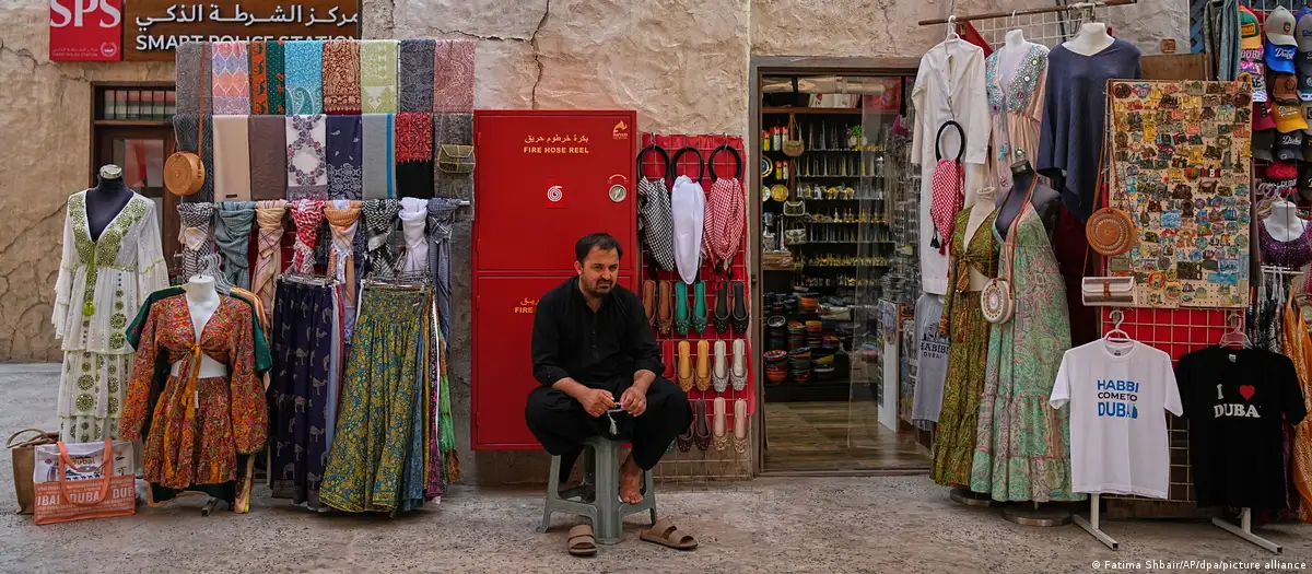 Thông thường, du khách sẽ đổ xô đến chợ Al-Seef của Dubai trong tháng 3. Nhưng kể từ khi chiến sự giữa Mỹ và Israel với Iran bắt đầu, ngành du lịch tại thành phố lớn nổi tiếng vùng Vịnh này đã sụt giảm nghiêm trọng.