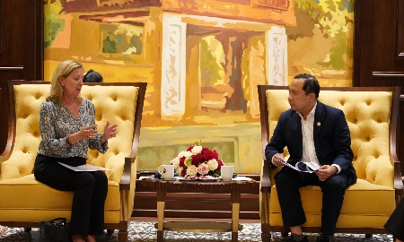 Thứ trưởng Thường trực Bộ Khoa học và Công nghệ Vũ Hải Quân trao đổi với bà Mariam J. Sherman, Giám đốc Ngân hàng Thế giới phụ trách Việt Nam, Cambodia và Lào.