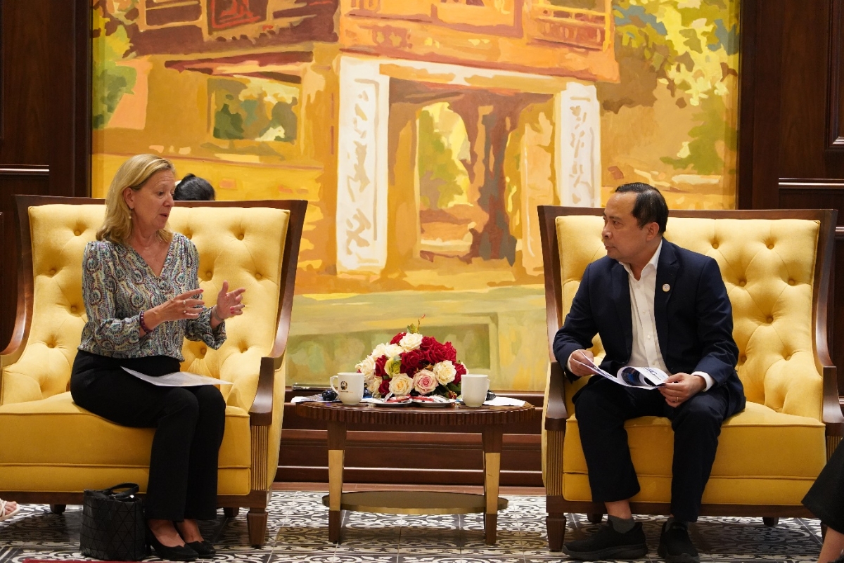 Thứ trưởng Thường trực Bộ Khoa học và Công nghệ Vũ Hải Quân trao đổi với bà Mariam J Sherma, Giám đốc Ngân hàng Thế giới phụ trách Việt Nam, Cambodia và Lào.