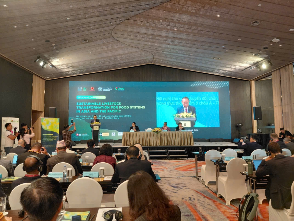 Thứ trưởng Phùng Đức Tiến: 