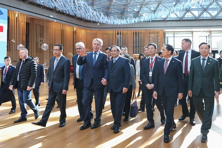 PM proposes Russia's Novatek Group to boost energy cooperation 