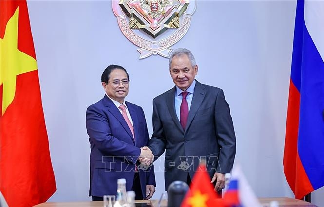 Thủ tướng Chính phủ Phạm Minh Chính và Thư ký Hội đồng An ninh Liên bang Nga Sergey Shoigu. Ảnh: TTXVN
