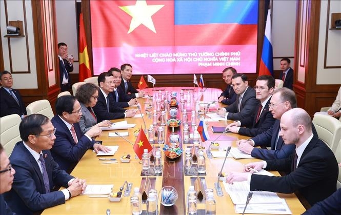 Thủ tướng Chính phủ Phạm Minh Chính thăm, làm việc với Công ty Zarubezhneft. Ảnh: TTXVN