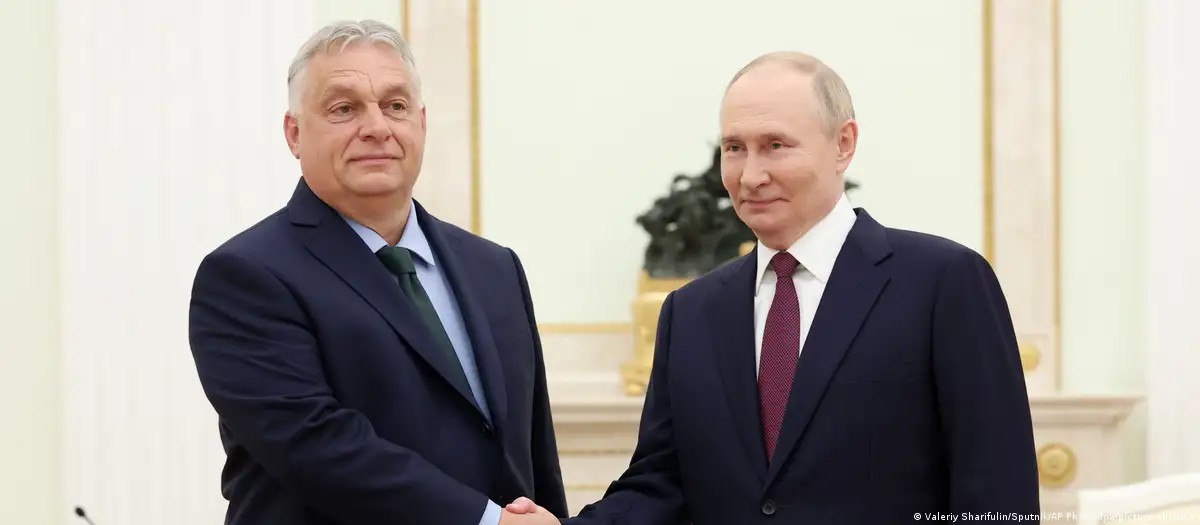 Thủ tướng Hungary Viktor Orban (trái) có mối quan hệ gần gũi với Tổng thống Nga Vladimir Putin (phải) - Ảnh: Valeriy Sharifulin/Sputnik/AP Photo/dpa/picture alliance
