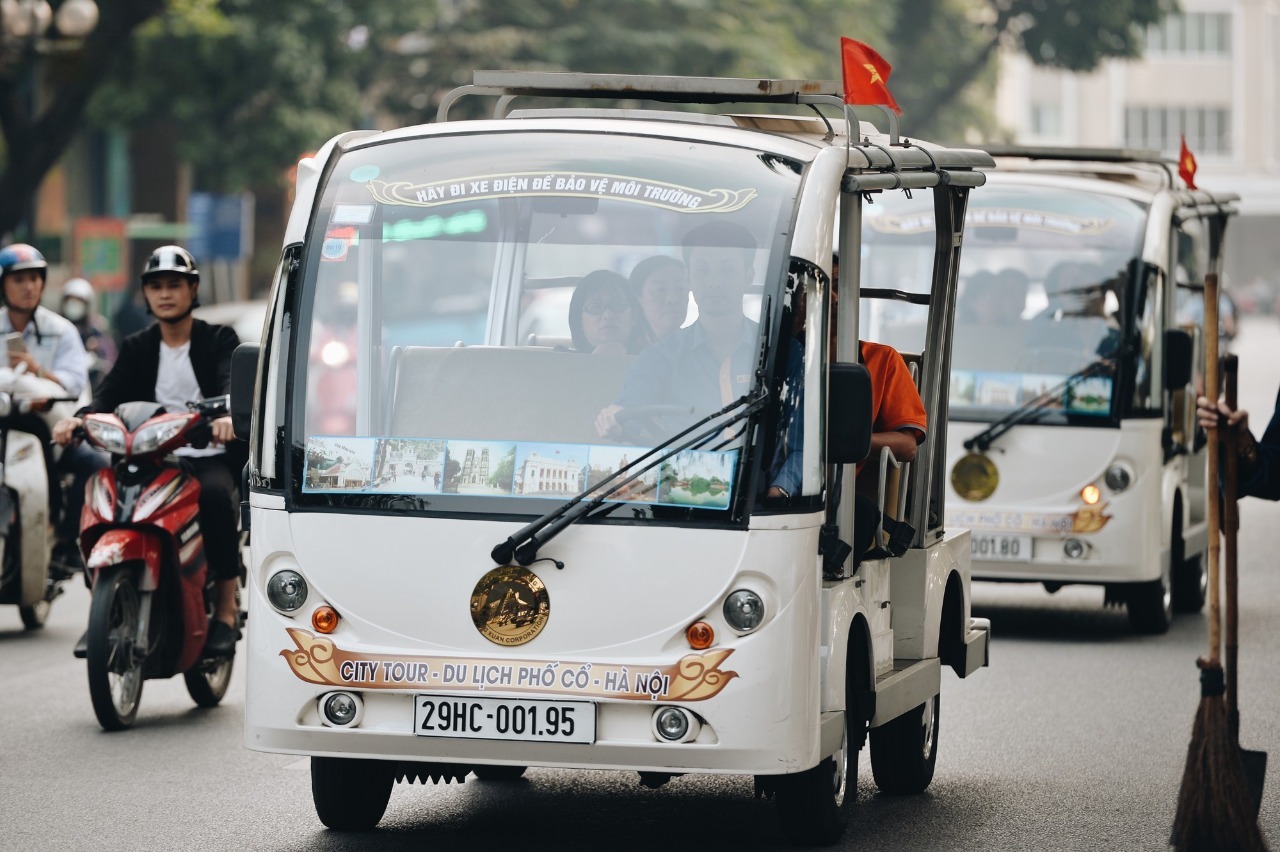 Ùn tắc giao thông là một vấn đề tồn tại lâu dài của Hà Nội.