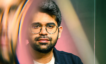 Chân dung CEO của Perplexity AI, ông Aravind Srinivas - Ảnh: Fortune.