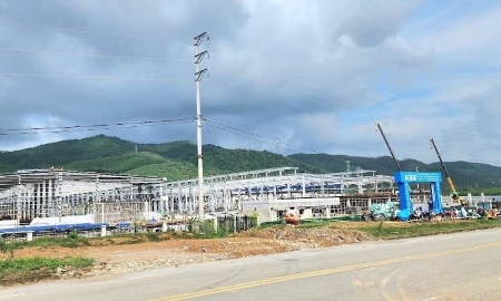 KCN Hoàng Mai II vừa xây dựng hạ tầng, vừa giải phóng mặt bằng những diện tích còn lại. Ảnh: Trường Ca