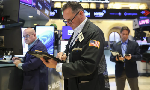 Chứng khoán Mỹ giảm điểm vì giá dầu đóng cửa trên mức 100 USD/thùng