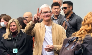 Giám đốc Điều hành Apple Tim Cook tham dự sự kiện đặc biệt đánh dấu kỷ niệm 50 năm thành lập Apple tại Thành Đô, Tứ Xuyên, Trung Quốc