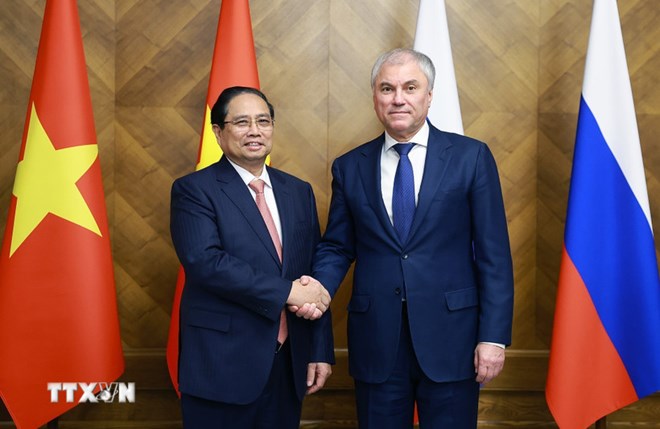 Thủ tướng Chính phủ Phạm Minh Chính và Chủ tịch Duma Quốc gia Nga Vyacheslav Volodin. Ảnh: TTXVN