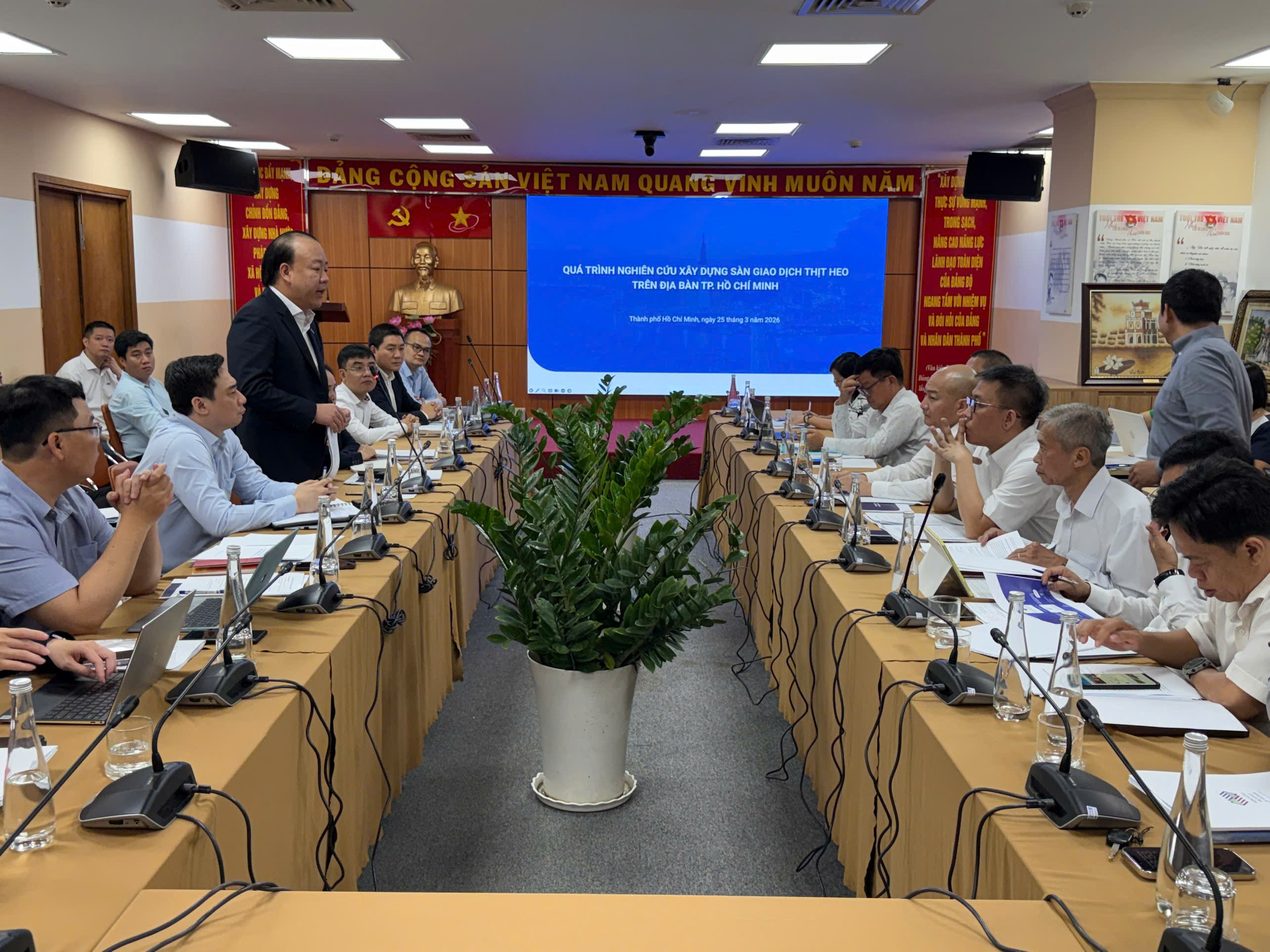 Ông Trần Hữu Linh, Cục trưởng Cục Quản lý và Phát triển thị trường trong nước phát biểu.
