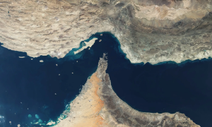 Iran thu phí đi qua eo biển Hormuz đối với một số tàu chở hàng