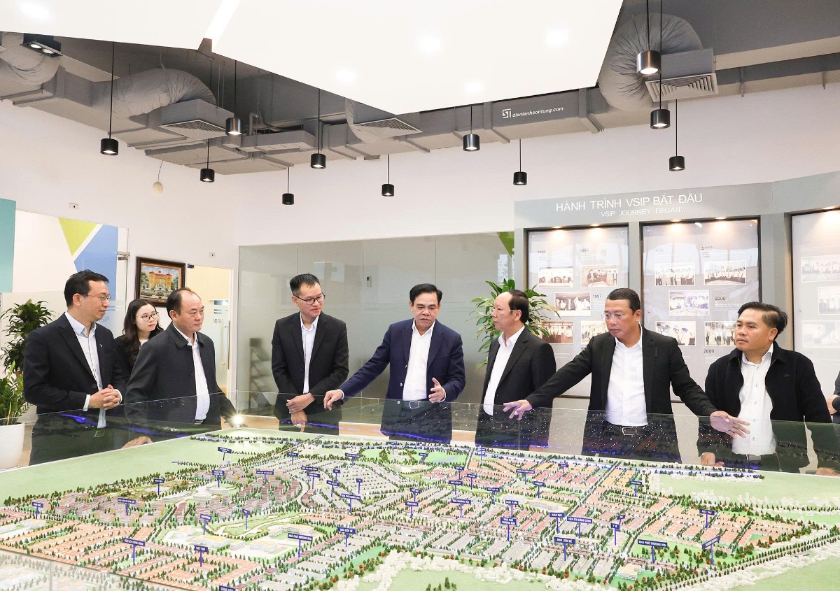 Chủ tịch UBND tỉnh Nghệ An làm việc tại Khu công nghiệp, đô thị và dịch vụ VSIP Nghệ An