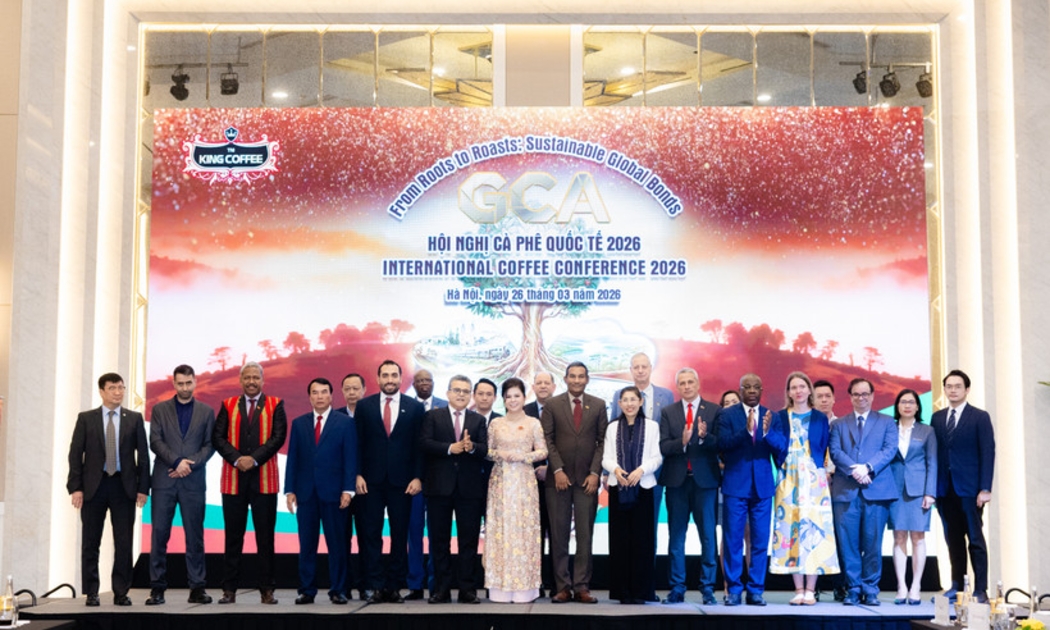 Các đại biểu chụp ảnh chụp ảnh lưu niệm đánh dấu sự ra đời cùa Liên minh Cà phê Toàn cầu (Global Coffee Alliance – GCA). 
