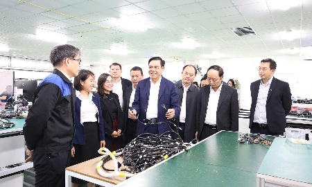 Chủ tịch UBND tỉnh Nghệ An Võ Trọng Hải kiểm tra tình hình sản xuất tại Công ty TNHH JTEC Nghệ An