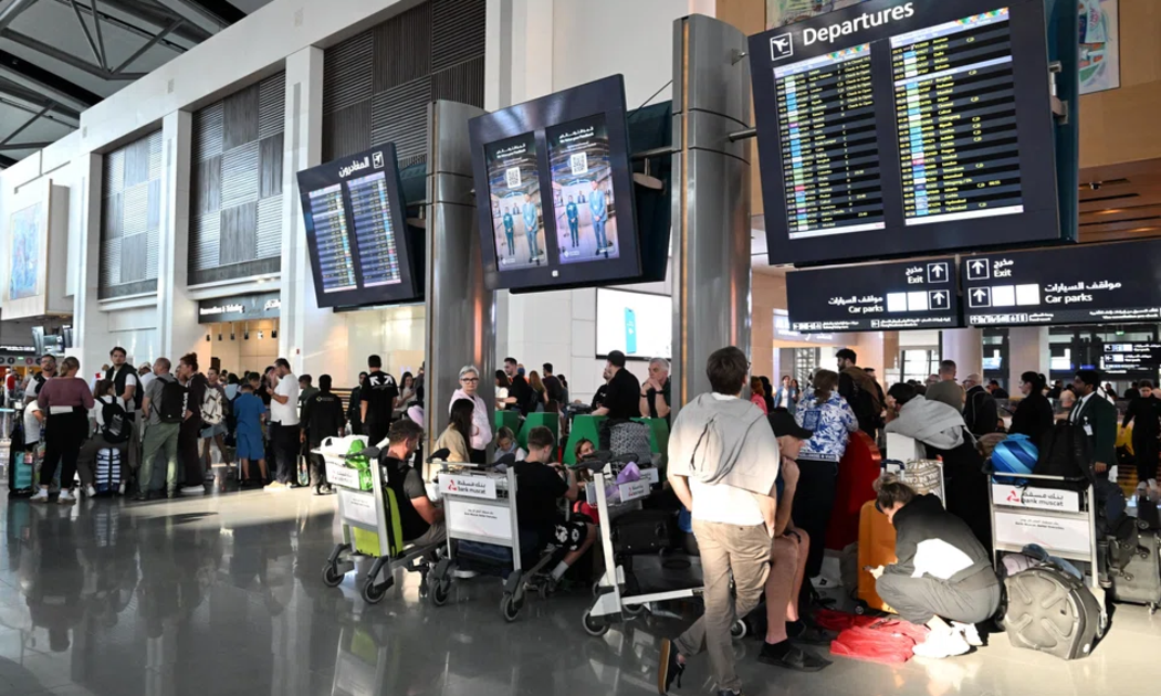 Hàng chục nghìn hành khách vẫn bị mắc kẹt sau hơn 3 tuần chiến sự Iran