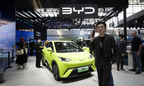Cú sốc giá dầu mở ra cơ hội cho các hãng xe điện Trung Quốc