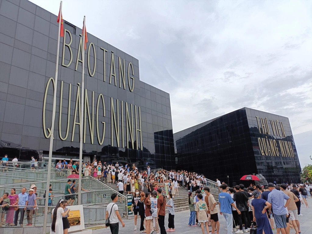 Một trong những hướng đi trọng tâm của du lịch Quảng Ninh là tăng cường khai thác các thị trường gần,&nbsp;ít chịu ảnh hưởng bởi chi phí vận chuyển.