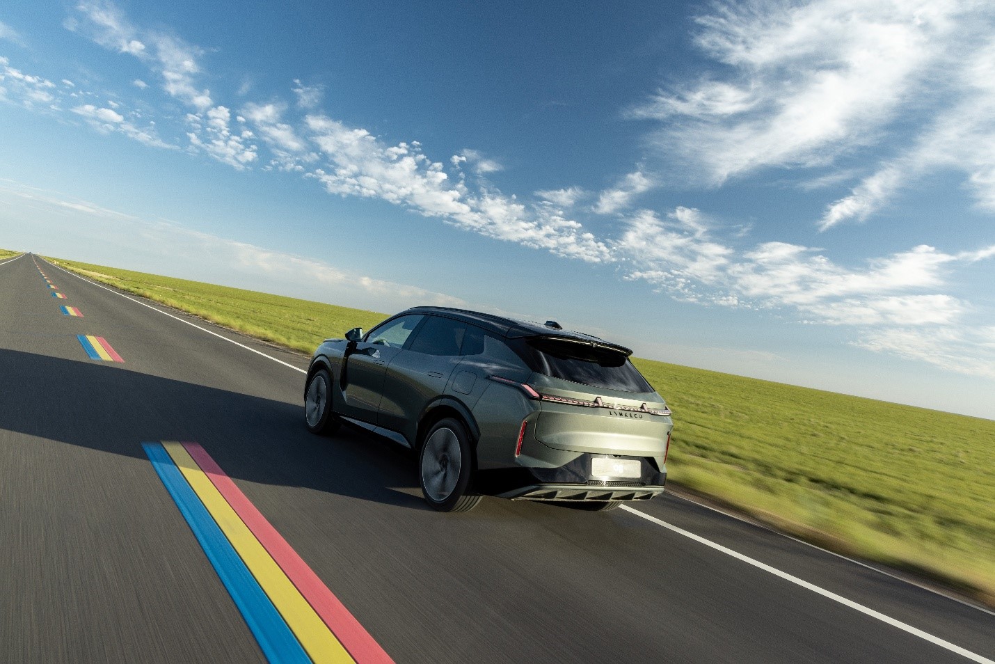 Nền tảng EM-P Super Hybrid trên Lynk  Co 08 có gì khác biệt? - Ảnh 1