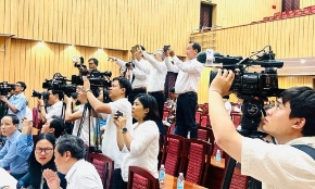 AI đang buộc ngành báo chí phải tái định hình toàn diện, từ cách sản xuất nội dung, đo lường hiệu quả đến mô hình kinh doanh. Ảnh minh họa