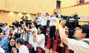 AI đang buộc ngành báo chí phải tái định hình toàn diện, từ cách sản xuất nội dung, đo lường hiệu quả đến mô hình kinh doanh. Ảnh minh họa