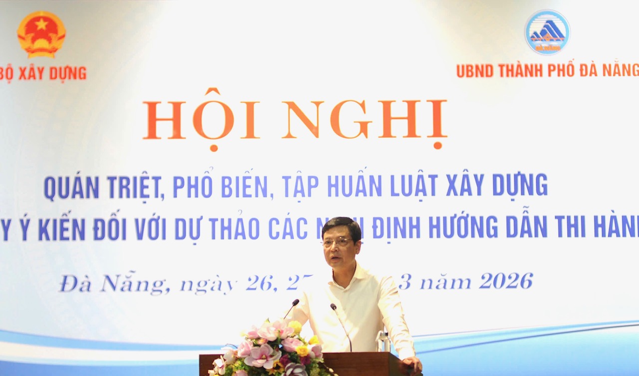 Thứ trưởng Bộ Xây dựng Bùi Xuân Dũng phát biểu khai mạc hội nghị