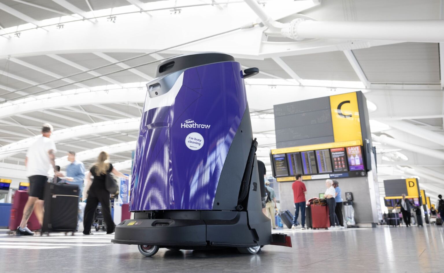 Một robot AI lau dọn thông minh tại sân bay Heathrow (Anh).