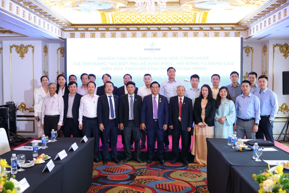 Các đại biểu tham dự hội thảo.