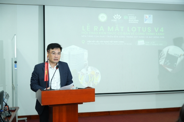 Ông Nguyễn Quang Hiệp, Viện trưởng Viện Vật liệu Xây dựng Việt Nam:&nbsp;Việc chuyển dịch từ mô hình truyền thống sang mô hình xanh, tiết kiệm tài nguyên, giảm phát thải carbon không còn là xu hướng mà đã trở thành yêu cầu tất yếu