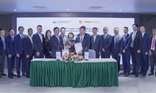 Tân Á Đại Thành bắt tay 