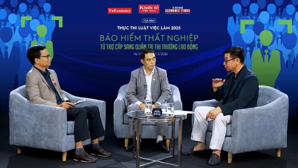 Các chuyên gia chia sẻ tại tọa đàm. Ảnh: Việt Tuấn.