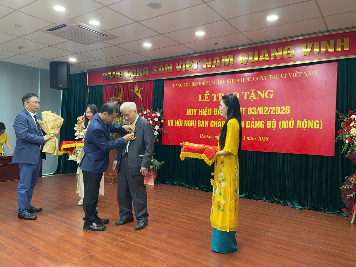 Đảng ủy Liên hiệp các Hội Khoa học và Kỹ thuật Việt Nam (VUSTA) tổ chức Lễ trao tặng Huy hiệu Đảng đợt 03/02/2026.