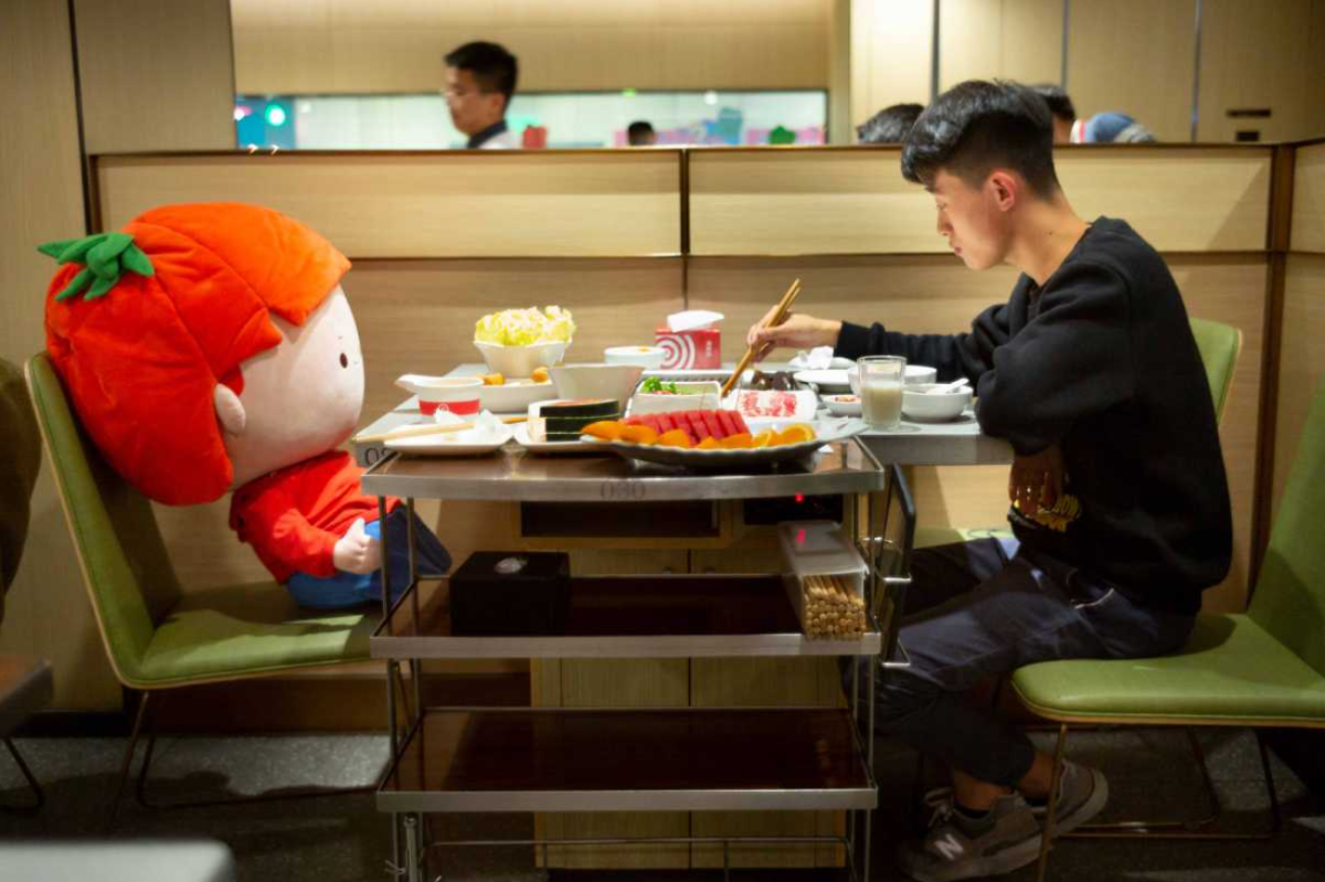 Khách hàng đi ăn một mình đã chiếm khoảng 12% tổng lượt ăn uống tại khu vực đô thị Việt Nam