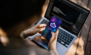 Lưu lượng truy cập tự động – tức lưu lượng do phần mềm và hệ thống AI tạo ra – đã chính thức vượt qua lưu lượng của người dùng con người