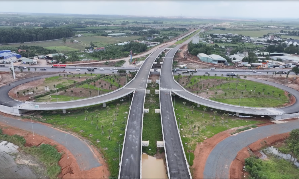 Bổ sung quy hoạch các tuyến đường bộ kết nối với sân bay, cảng biển