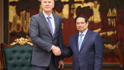 PM calls for stronger IMF support in policy and reform